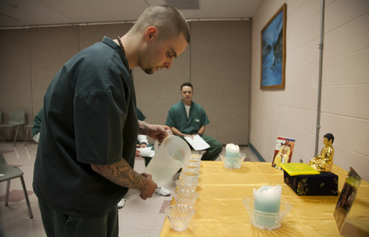 Inmate filling offering bowls